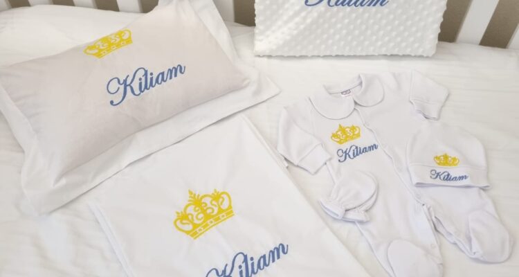 Batanije dhe Çarçafë të Personalizuar me Qendisje për Bebe – Rehati, Stil dhe Kujtim i Veçantë